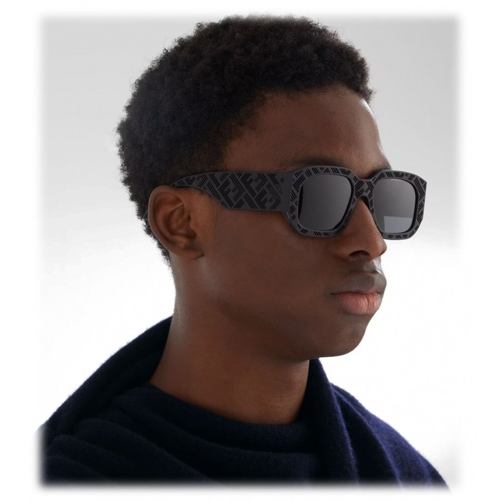 Fendi SHADOW Women Sunglasses Geometric Matte Black Grey FE40113I 02A BRAND NEW - Picture 11 of 12
